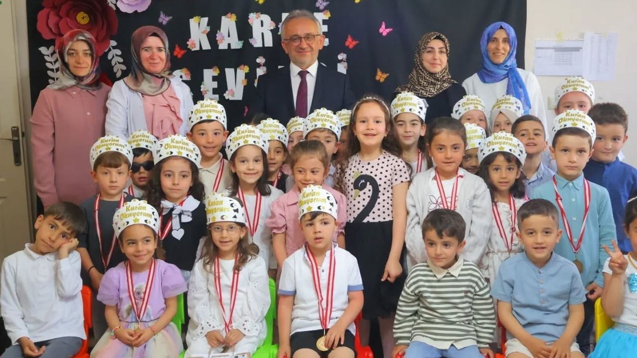 Bayburt'ta Kur'an kursu öğrencileri karne sevinci yaşadı
