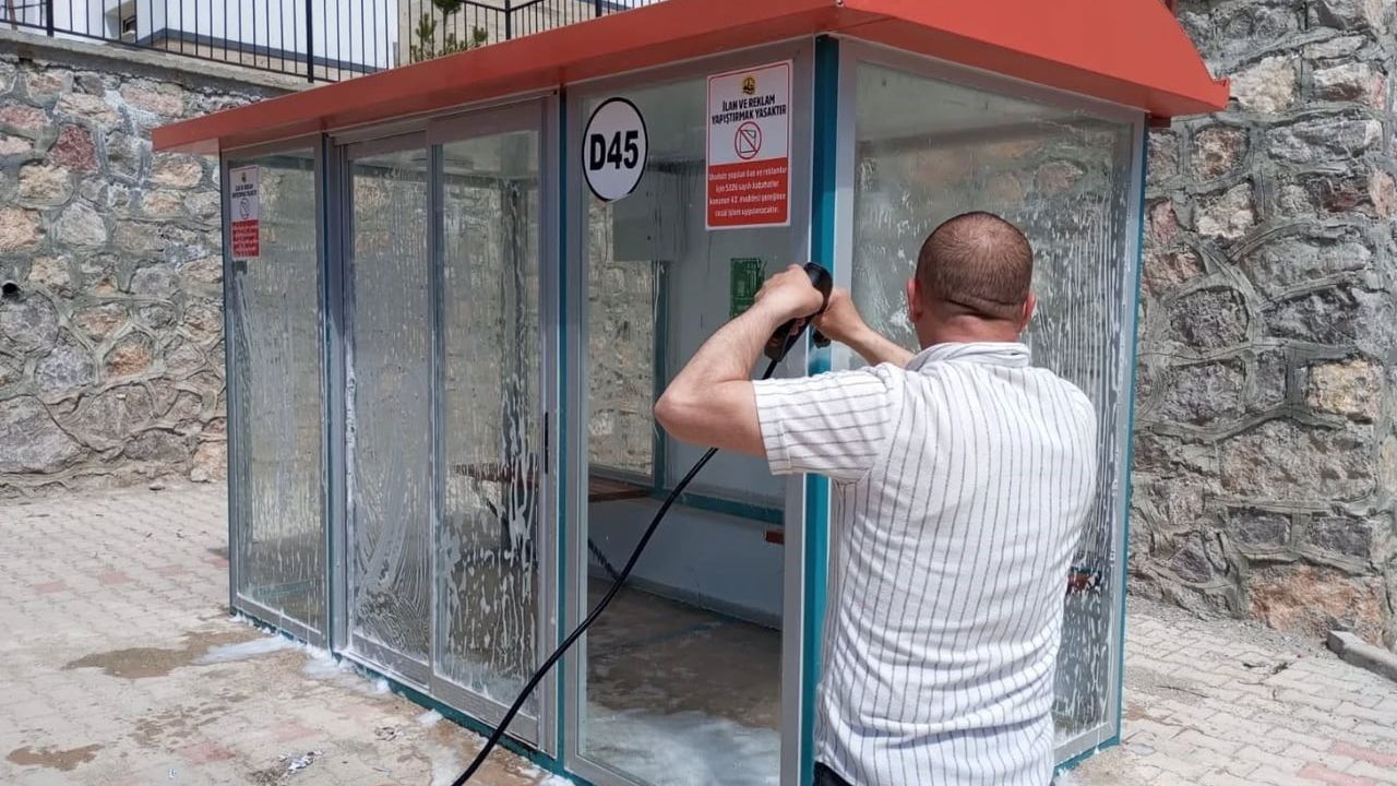 Bayburt’ta larva ilaçlaması ve toplu temizlik çalışmaları sürüyor