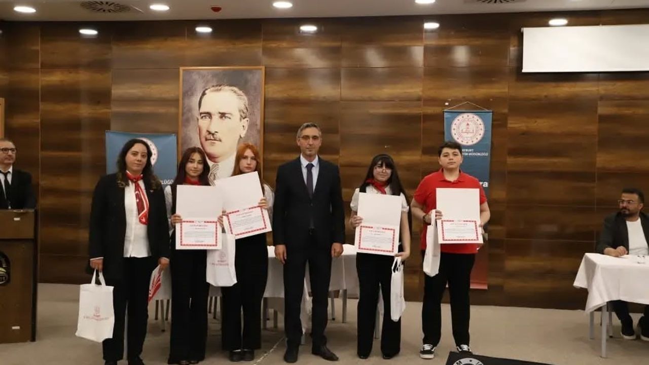 Bayburt’ta Liseler Arası Münazara: Teknolojinin İnsan Üzerindeki Etkileri Tartışıldı