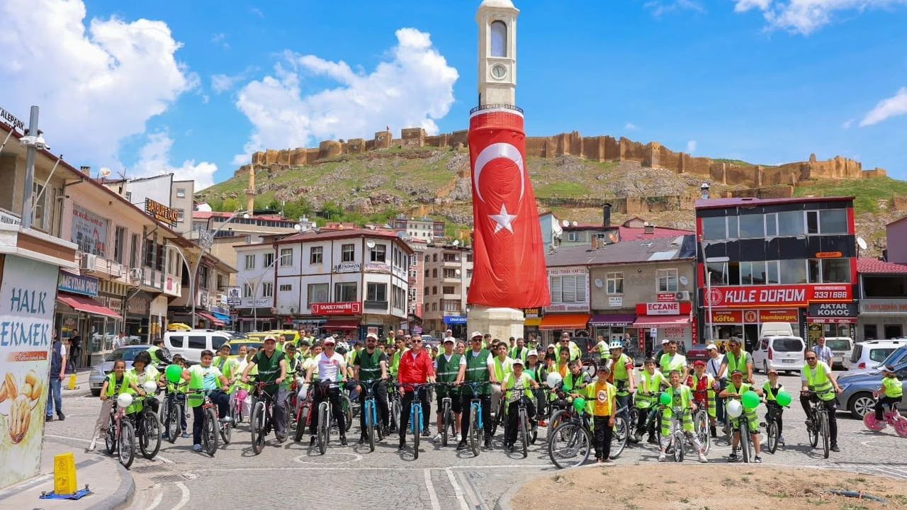Bayburt’ta sağlıklı yaşam için bisiklet turu düzenlendi