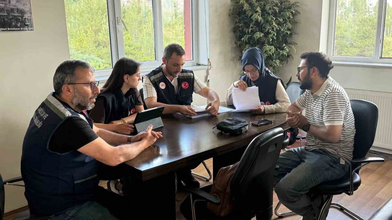 Bayburt'ta tuğla fabrikasında çevre denetimi