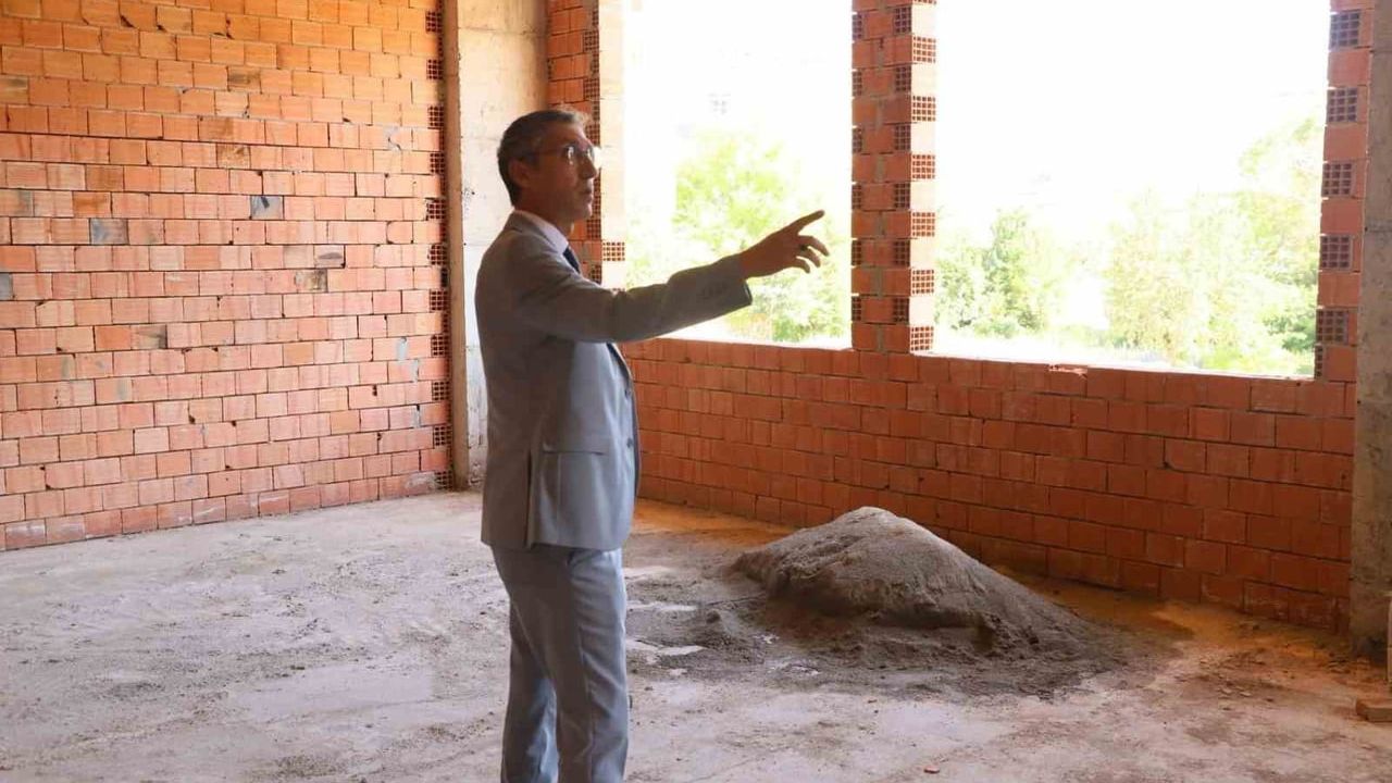 Bayburt'ta Zahit Mahallesi ortaokulu ve Esentepe anaokulu inşaatları sürüyor