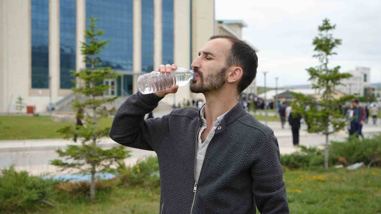 Bayburtlu genç AYT'ye yine okunmuş suyla geldi: "Kerameti sadece suya bağlamamak lazım"