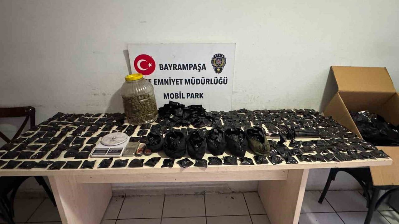 Bayrampaşa'da uyuşturucu imalathanesine baskın: 2 kilo ele geçirildi
