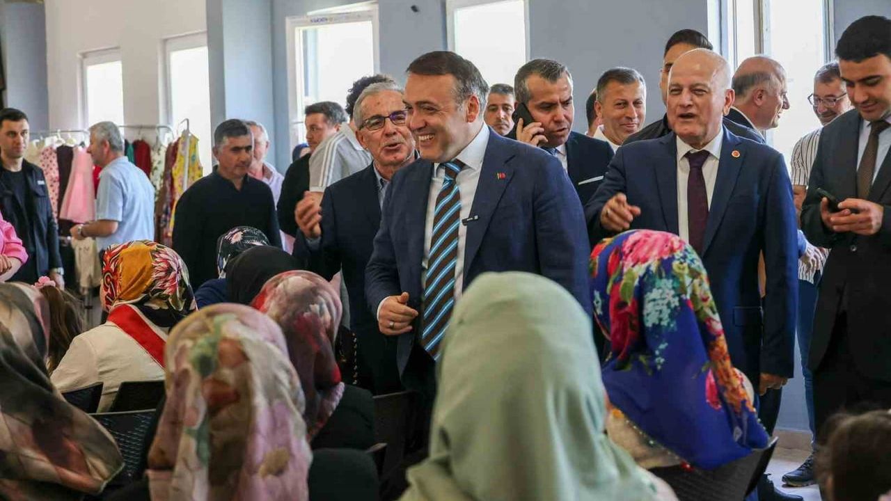 Beşevler'de kadın emeği vitrine çıktı: Osmaneli Halk Eğitimi'nin giyim kursu sergisi