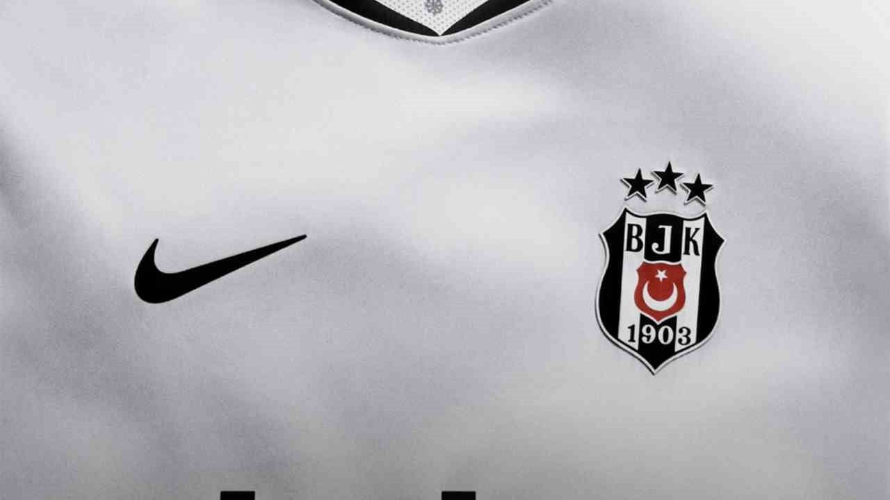Beşiktaş yeni sezon formalarını tanıttı