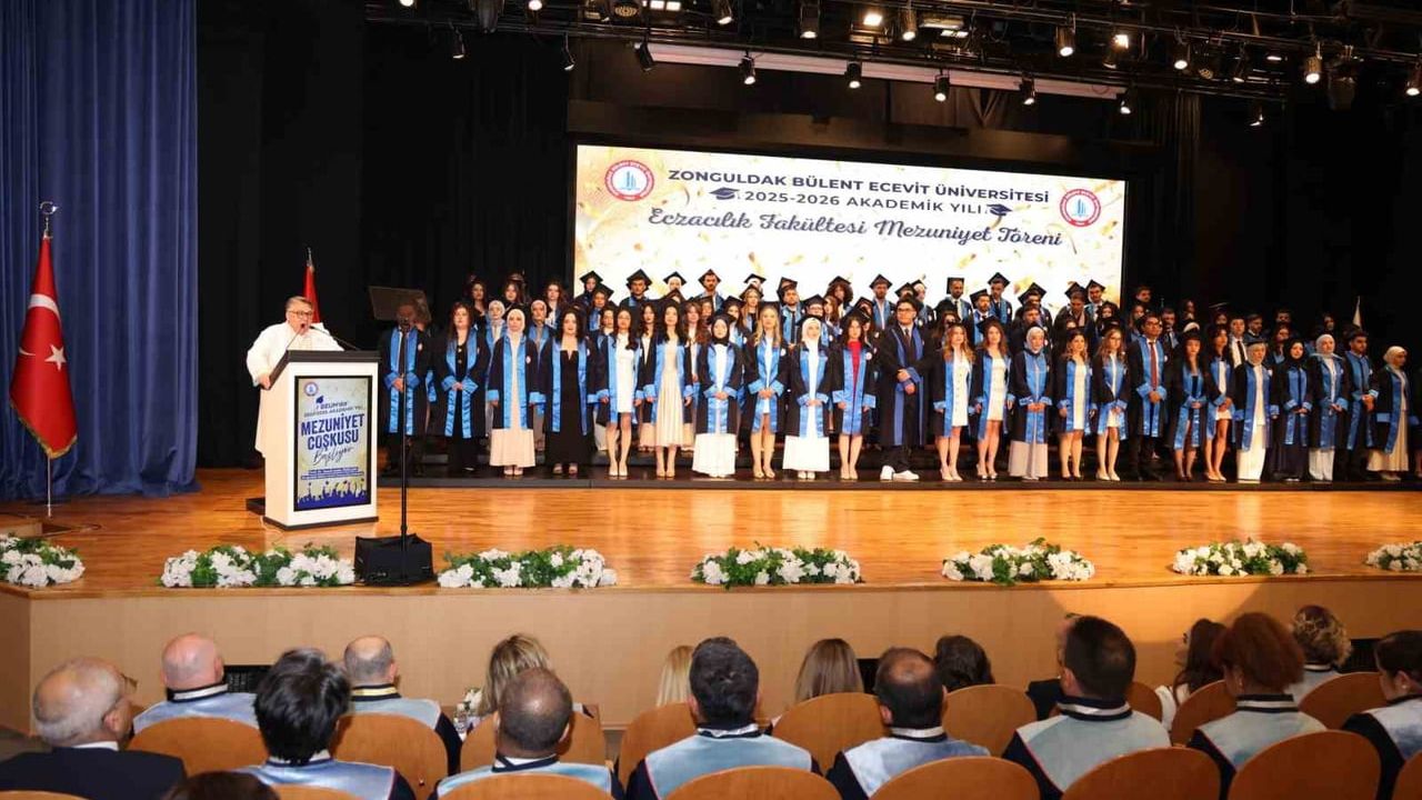 BEUN'da eczacılık fakültesi 2025-2026 mezuniyet töreni