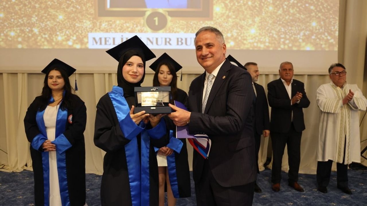 BEUN Ereğli Eğitim Fakültesi 2025-2026 Mezuniyet Töreni: Geleceğin Öğretmenleri Mesleklerine Uğurlandı