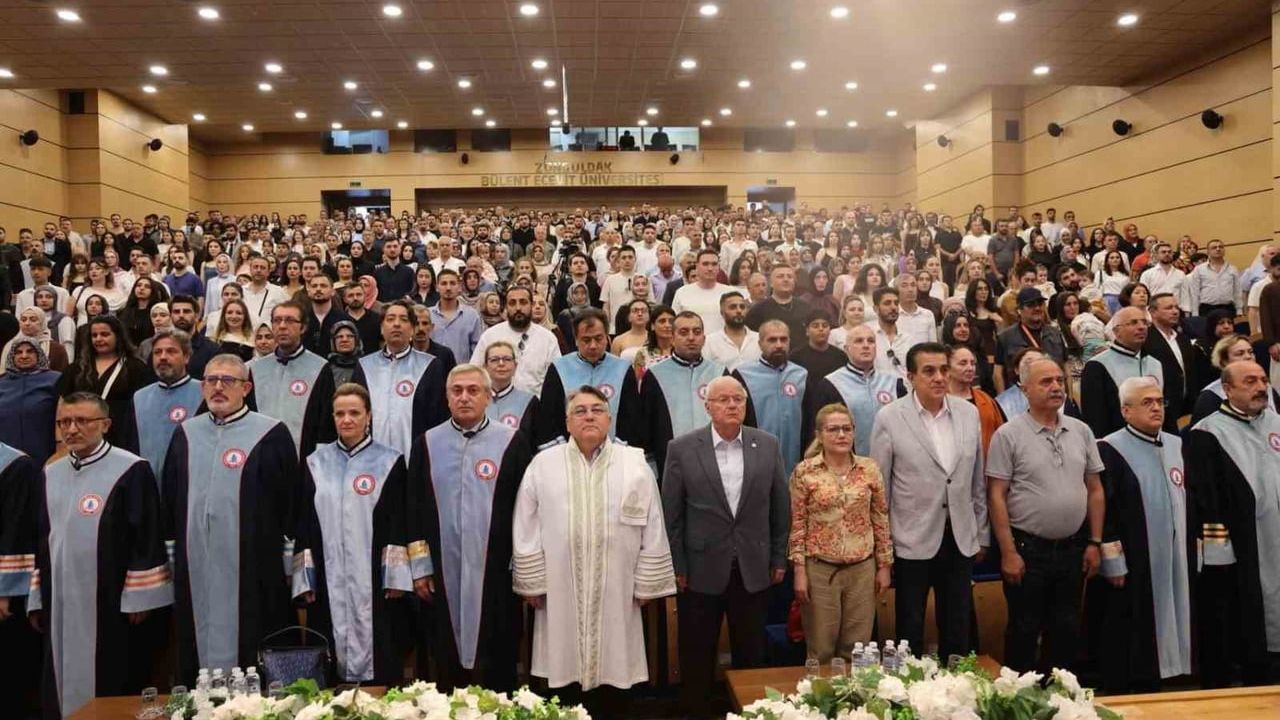 BEUN İktisadi ve İdari Bilimler Fakültesi 2025-2026 Mezuniyet Töreni: Geleceğin Yöneticileri Diplomalarını Aldı