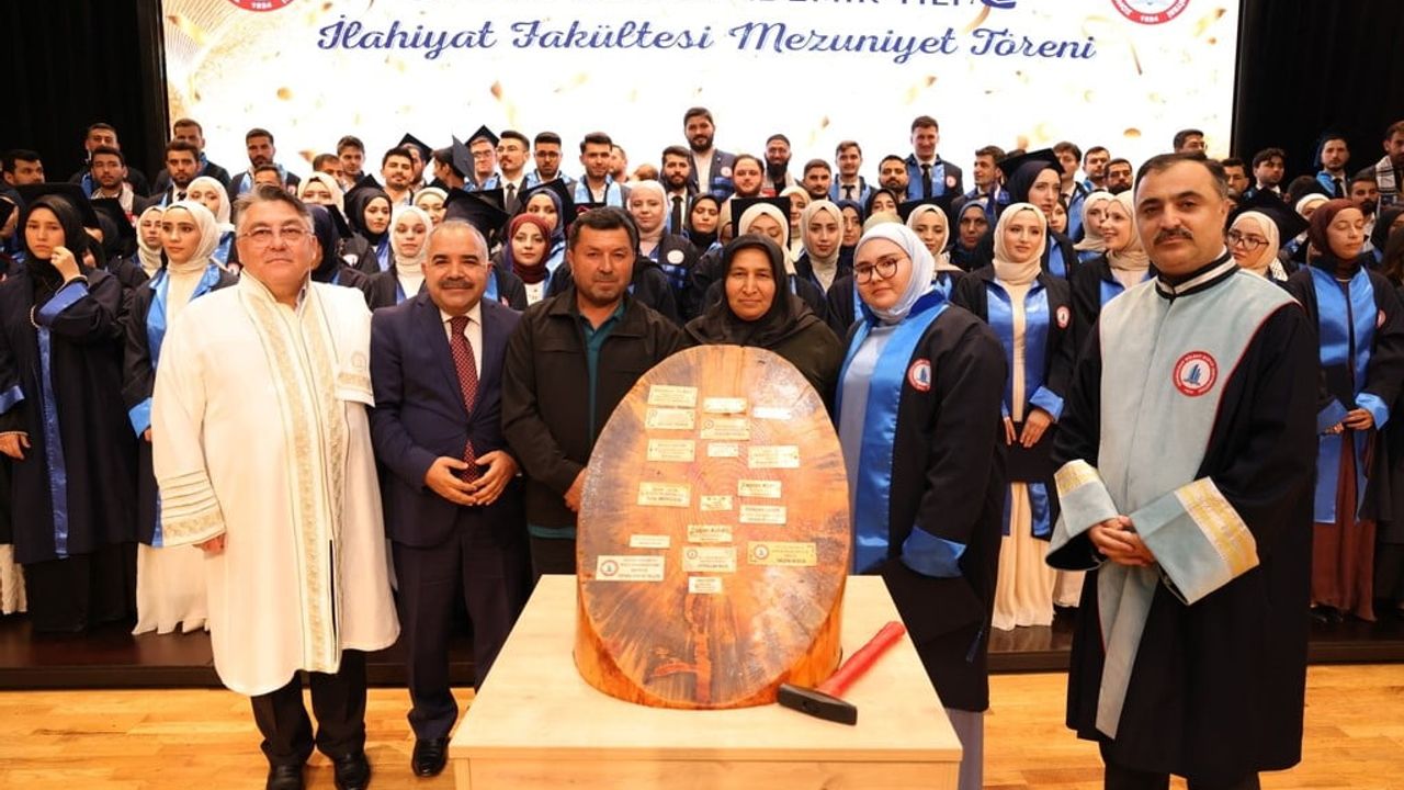 BEUN İlahiyat Fakültesi 2025-2026 Mezuniyet Töreni Sezai Karakoç Kültür Merkezi'nde Yapıldı