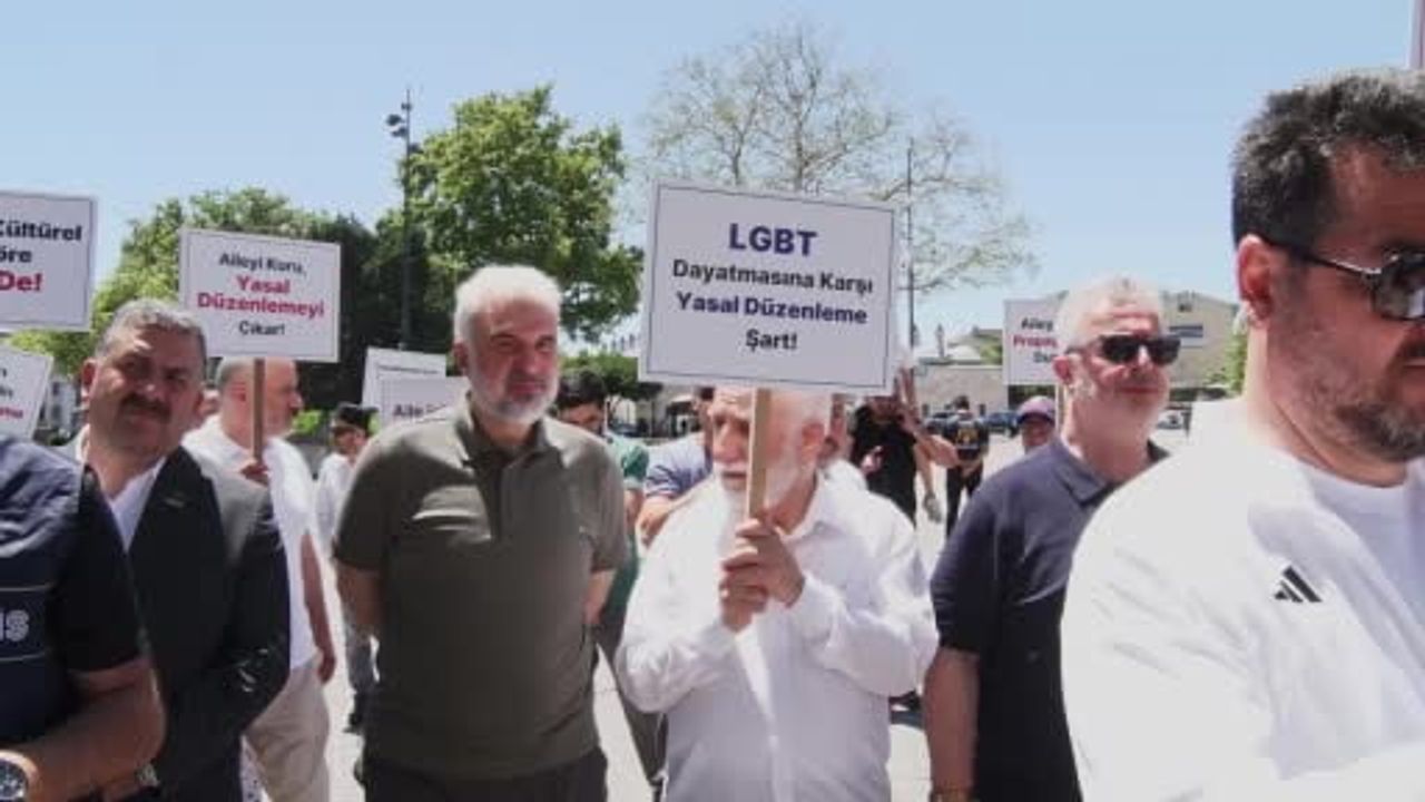Beyazıt Meydanı'nda kruvaziyer gemi protestosu