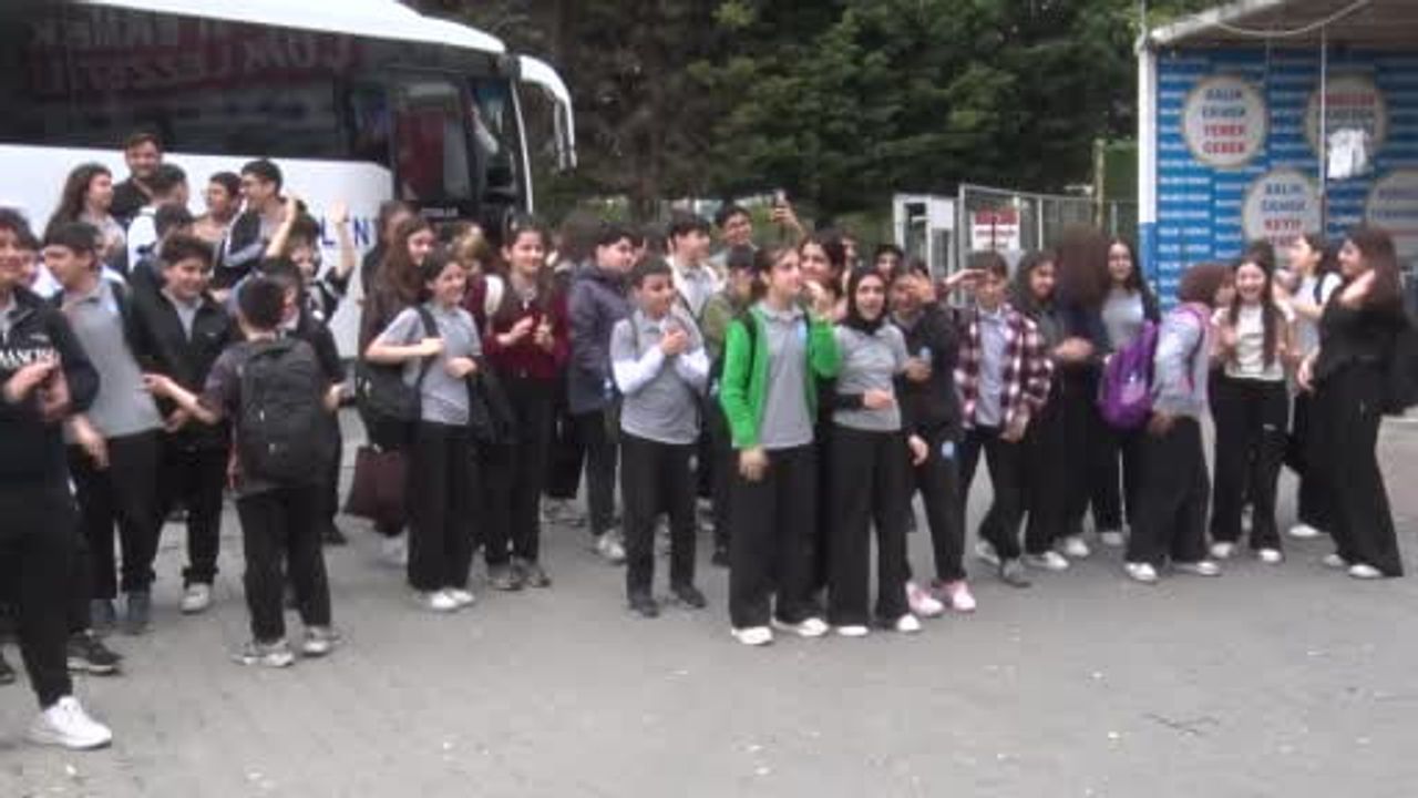 Beylikdüzü'nde karne gününde öğrencilere ücretsiz 1 ton balık ekmek