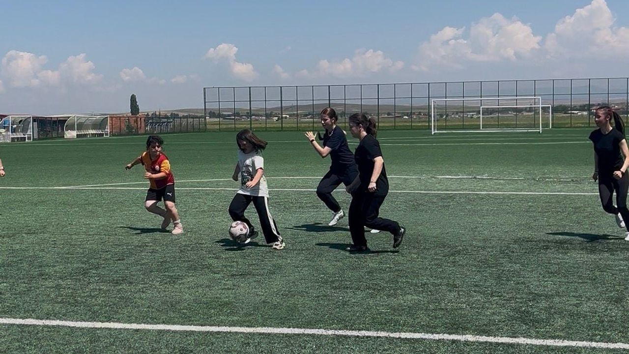 Beylikova'da ücretsiz kız futbol kursu başlatıldı