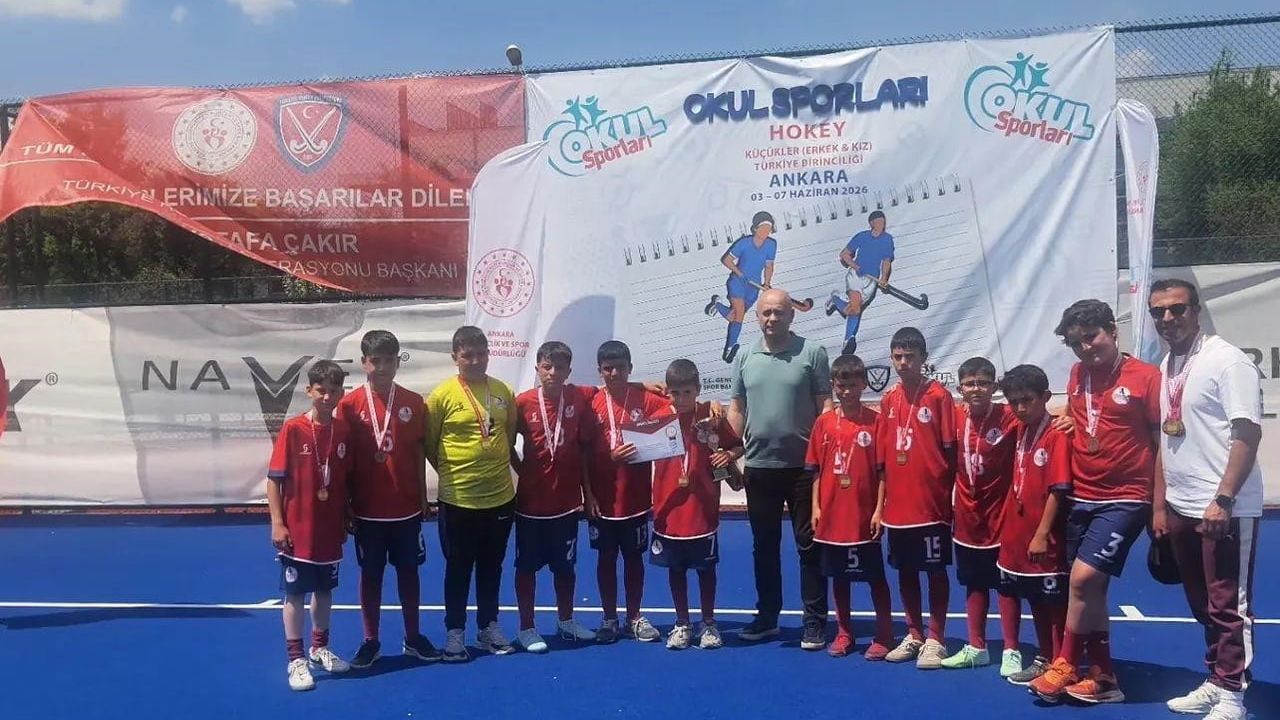 Beypazarı Akşemseddin Ortaokulu, Çim Hokeyi Türkiye Finalleri'nde Erkeklerde 3., Kızlarda 4. Oldu