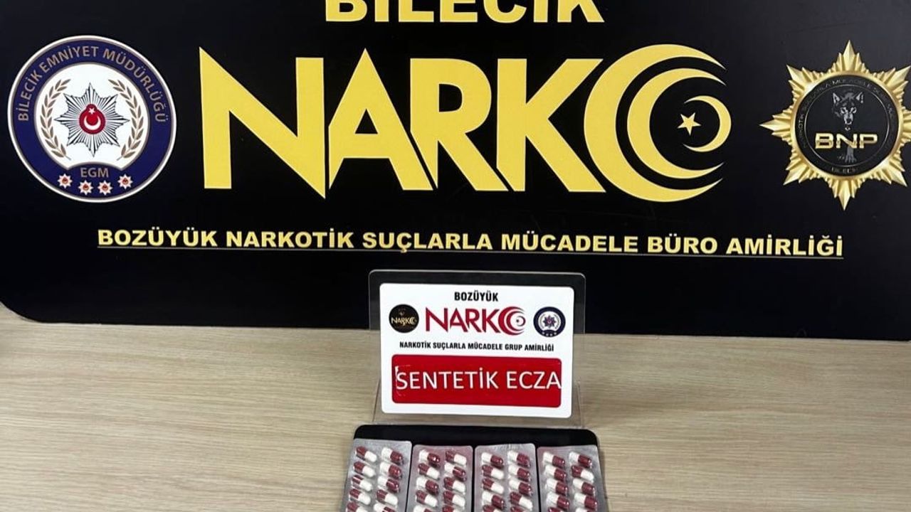 Bilecik’in Bozüyük ilçesinde araç ve iki kişide uyuşturucu ele geçirildi