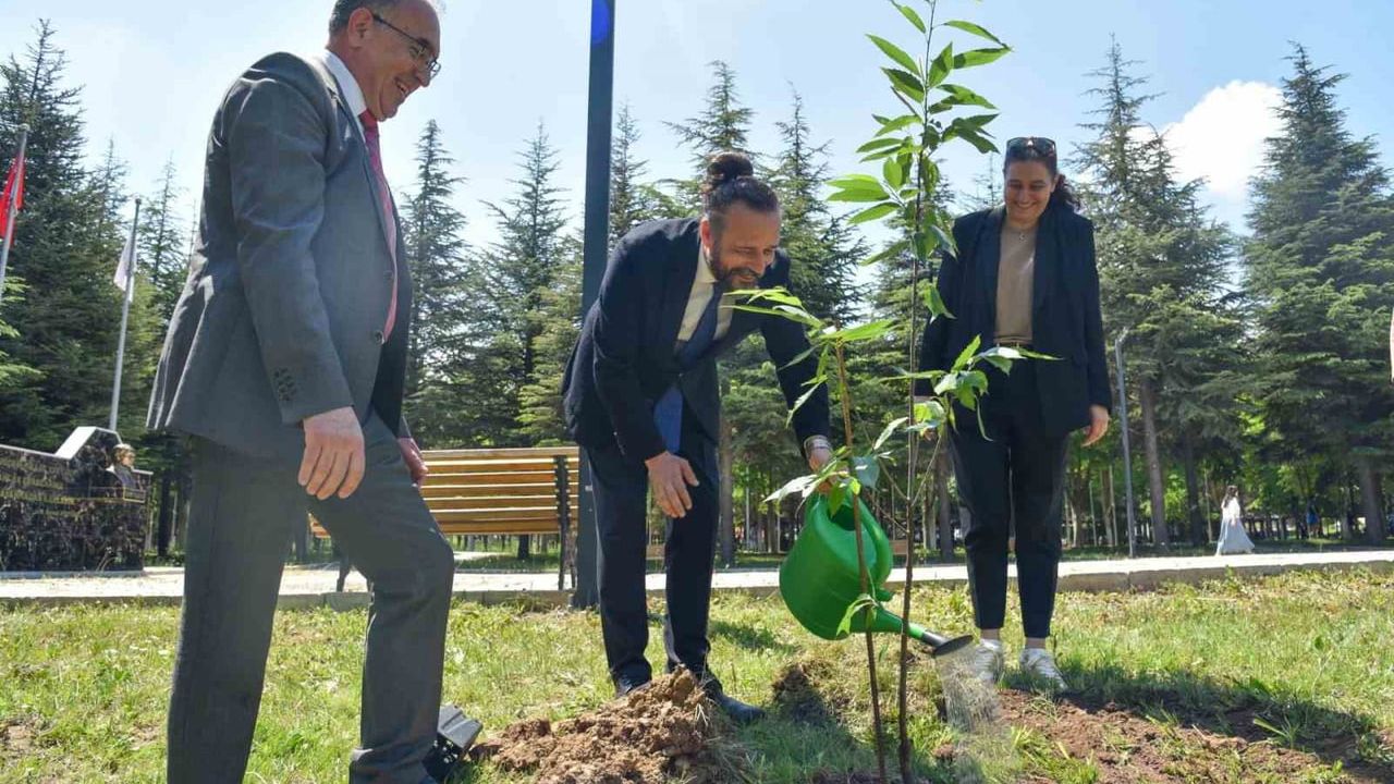 Bilecik Şeyh Edebali Üniversitesi’nde 'Kampüsü Ağaçlandırıyoruz' etkinliği düzenlendi