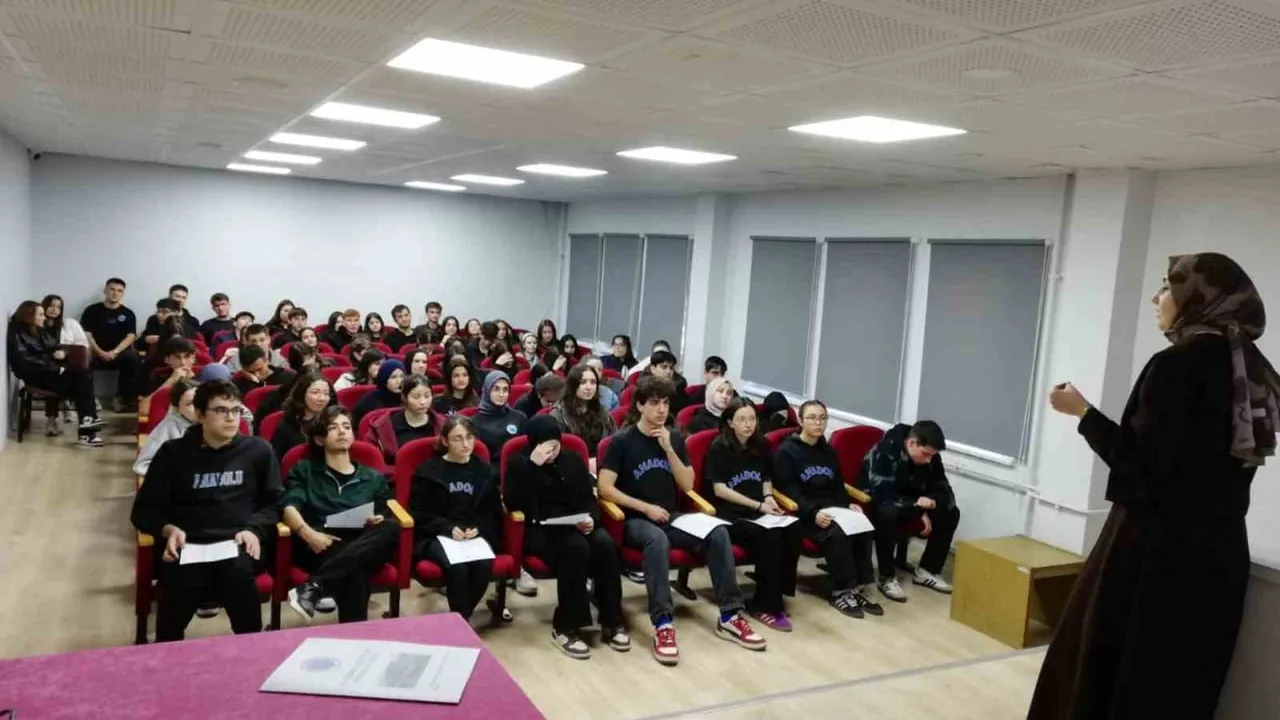 Bilecik'te 2 binin üzerinde lise öğrencisine kariyer ve üniversite tercih desteği