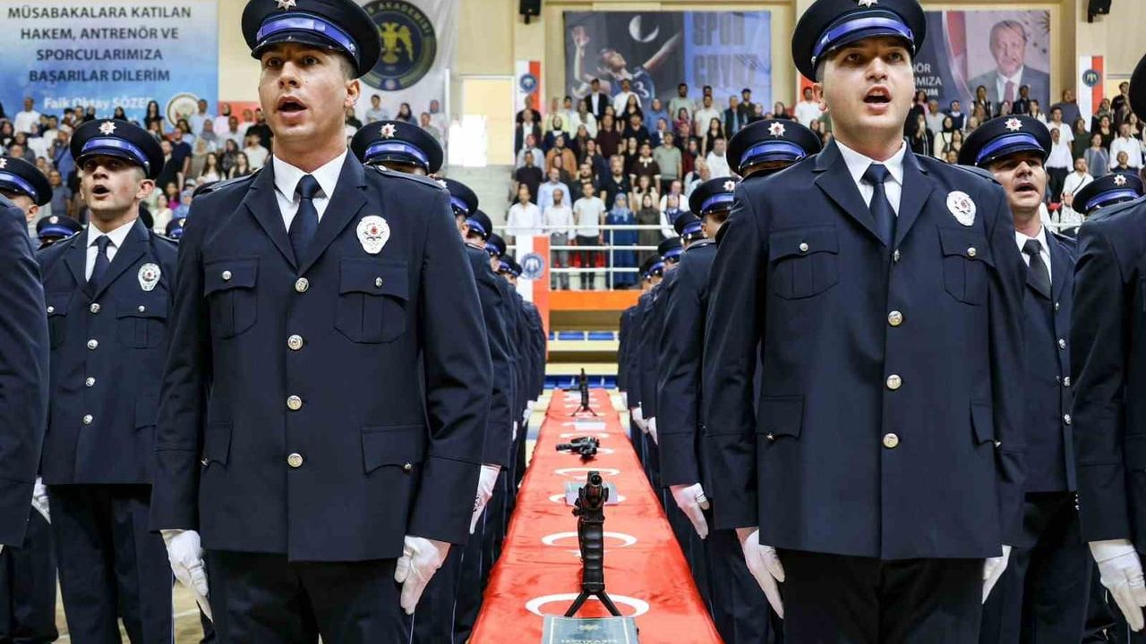 Bilecik’te 303 polis adayı mezun oldu ve yemin etti