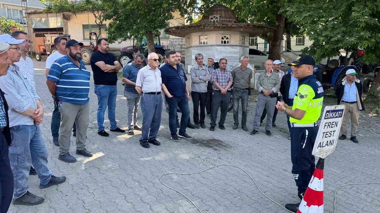 Bilecik'te 50 traktör sürücüsüne trafik ve güvenlik eğitimi verildi