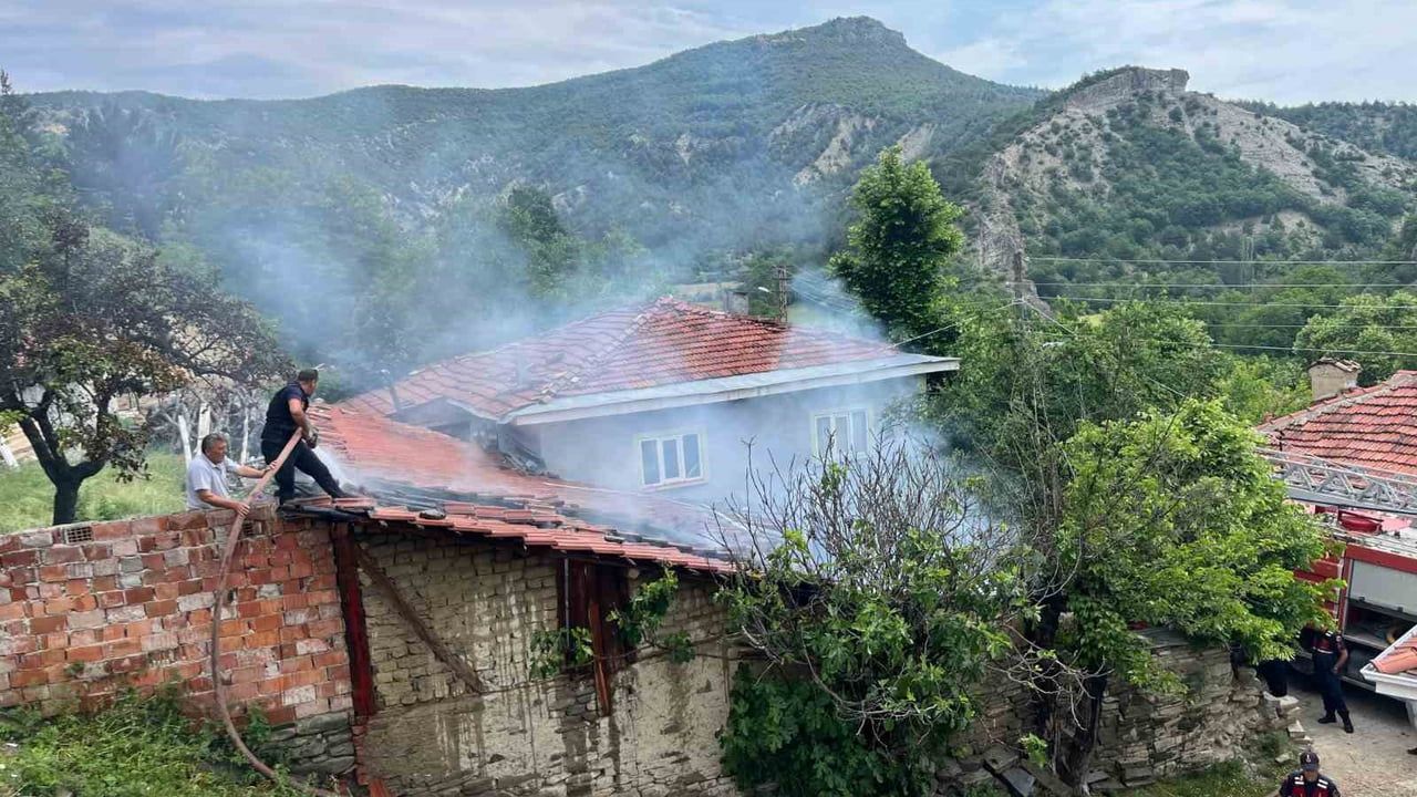 Bilecik’te fırın ve kiler eklentisinde çıkan yangın eve sıçramadan söndürüldü