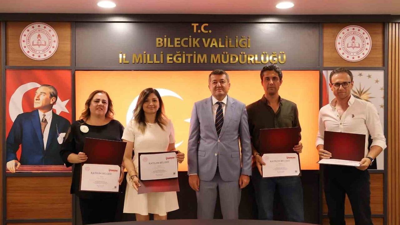 Bilecik'te Harezmi öğretmenlerine sertifika verildi