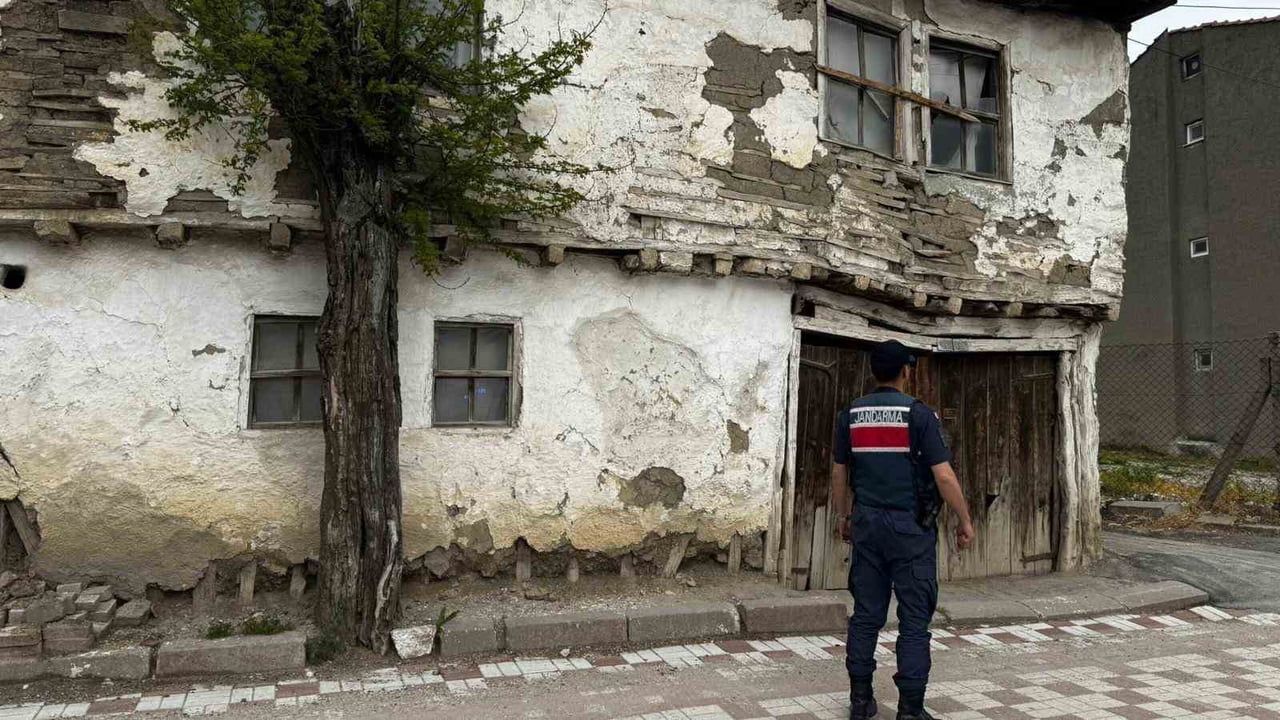 Bilecik'te jandarma uygulamasında tefecilik şüphesiyle 1 kişi gözaltına alındı