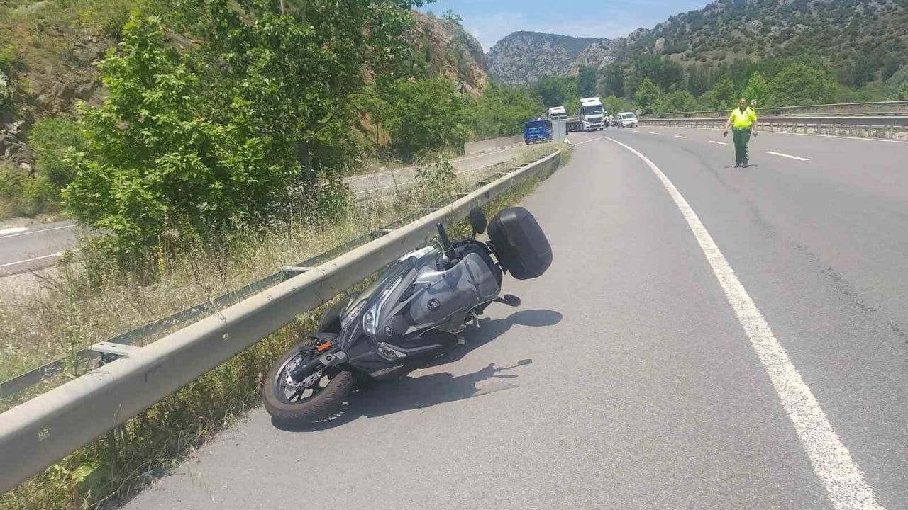 Bilecik’te motosiklet bariyerlere çarptı — Yolcu yaşamını yitirdi
