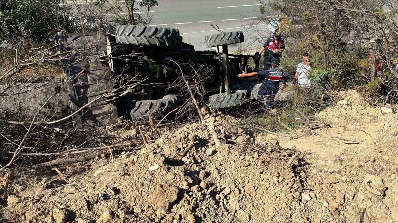 Bilecik'te Osmaneli ilçesinde traktör altında kalan kişi yaralandı