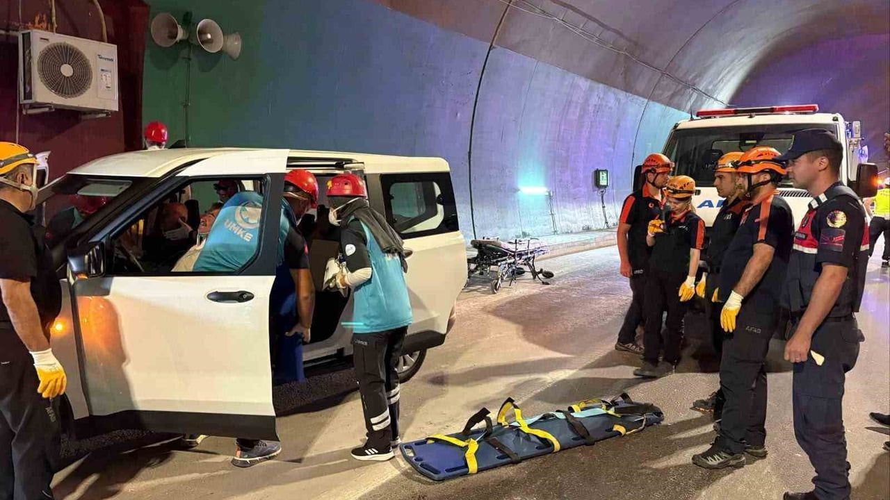 Bilecik’te Osmangazi Tüneli'nde karayolu acil durum tatbikatı