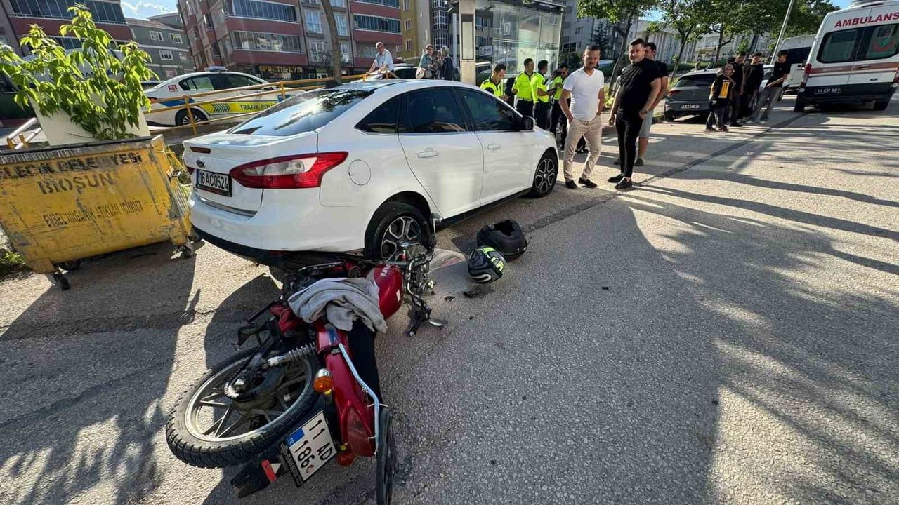 Bilecik’te otomobil ile motosiklet çarpıştı, 1 kişi hafif yaralandı