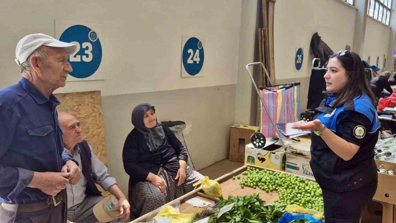 Bilecik'te pazar yerinde dolandırıcılığa karşı bilgilendirme yapıldı