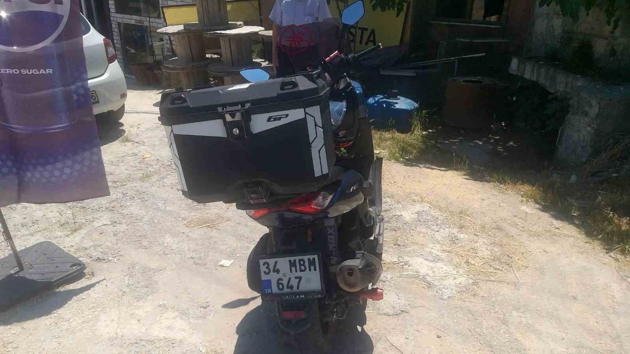 Bilecik'te şerit değiştiren motosiklet kamyonete çarptı; sürücü yaralandı
