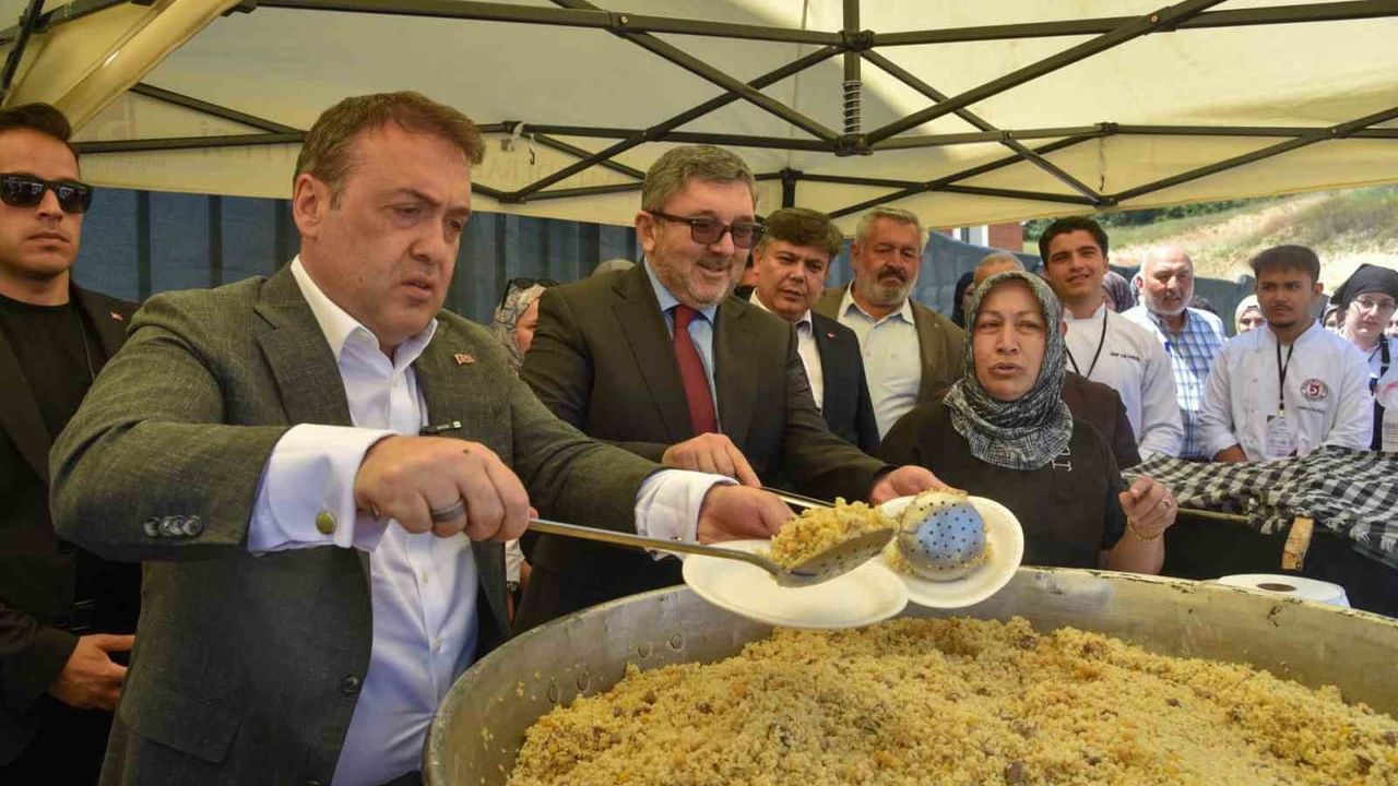 Bilecik'te Şeyh Edebali Anısına 'Şifalı Pilav' Geleneği Yaşatıldı