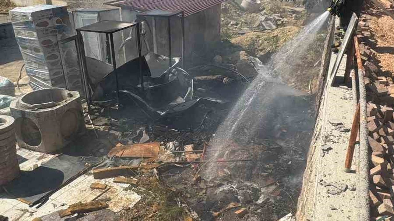 Bilecik'te stadyum inşaatında çıkan yangın kontrol altına alındı