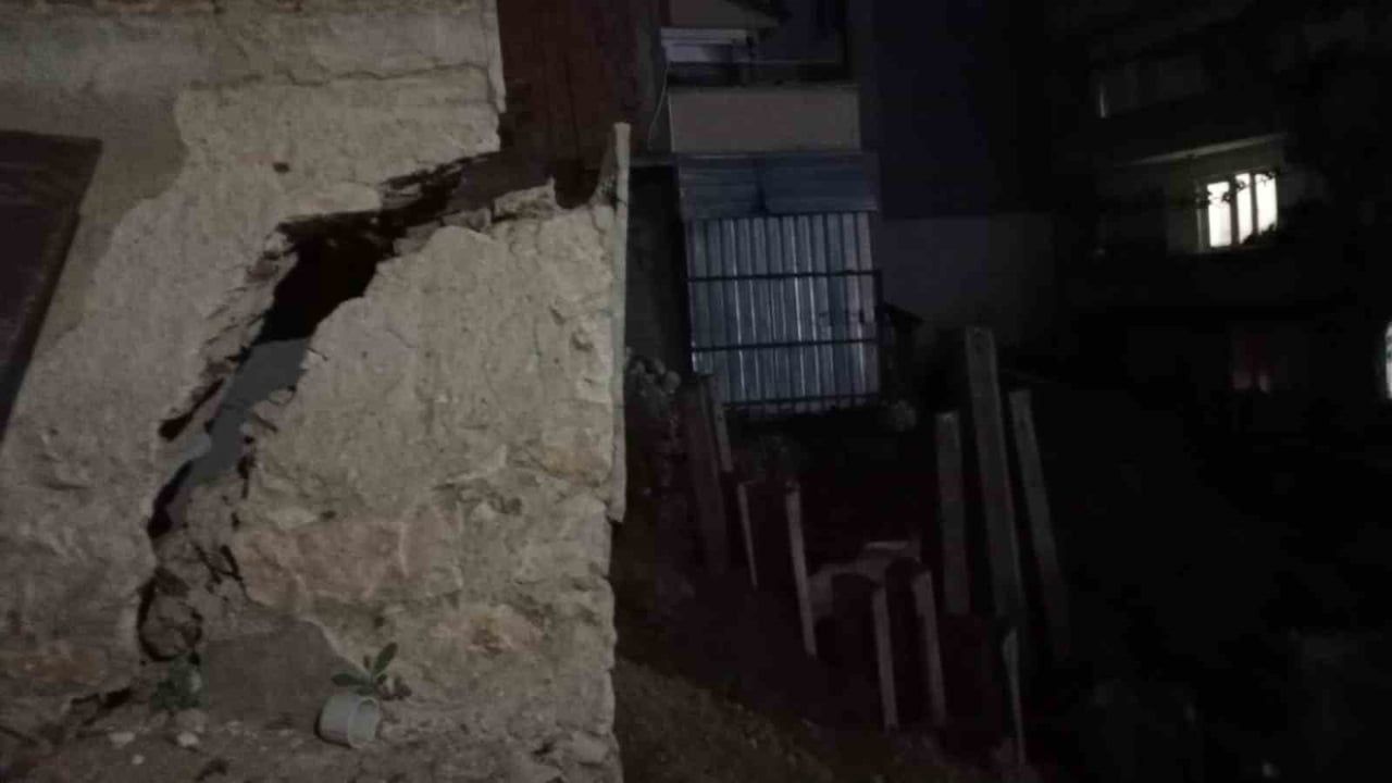 Bilecik'te temel kazısı sırasında yan binada temel kayması: 3 kişi tahliye edildi