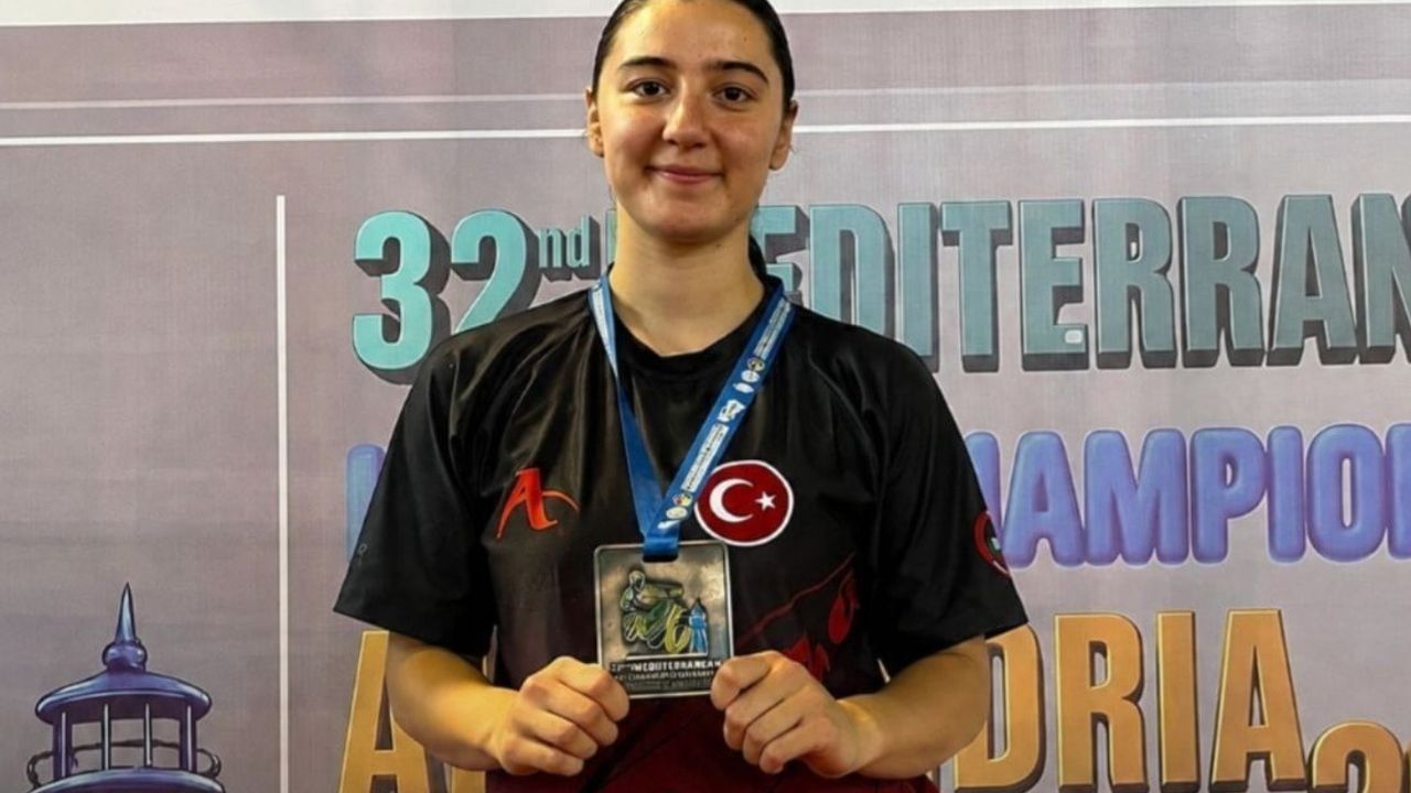 Bilecikli sporcu Tuğba Çürük 32. Akdeniz Karate Şampiyonası'nda bronz madalya kazandı