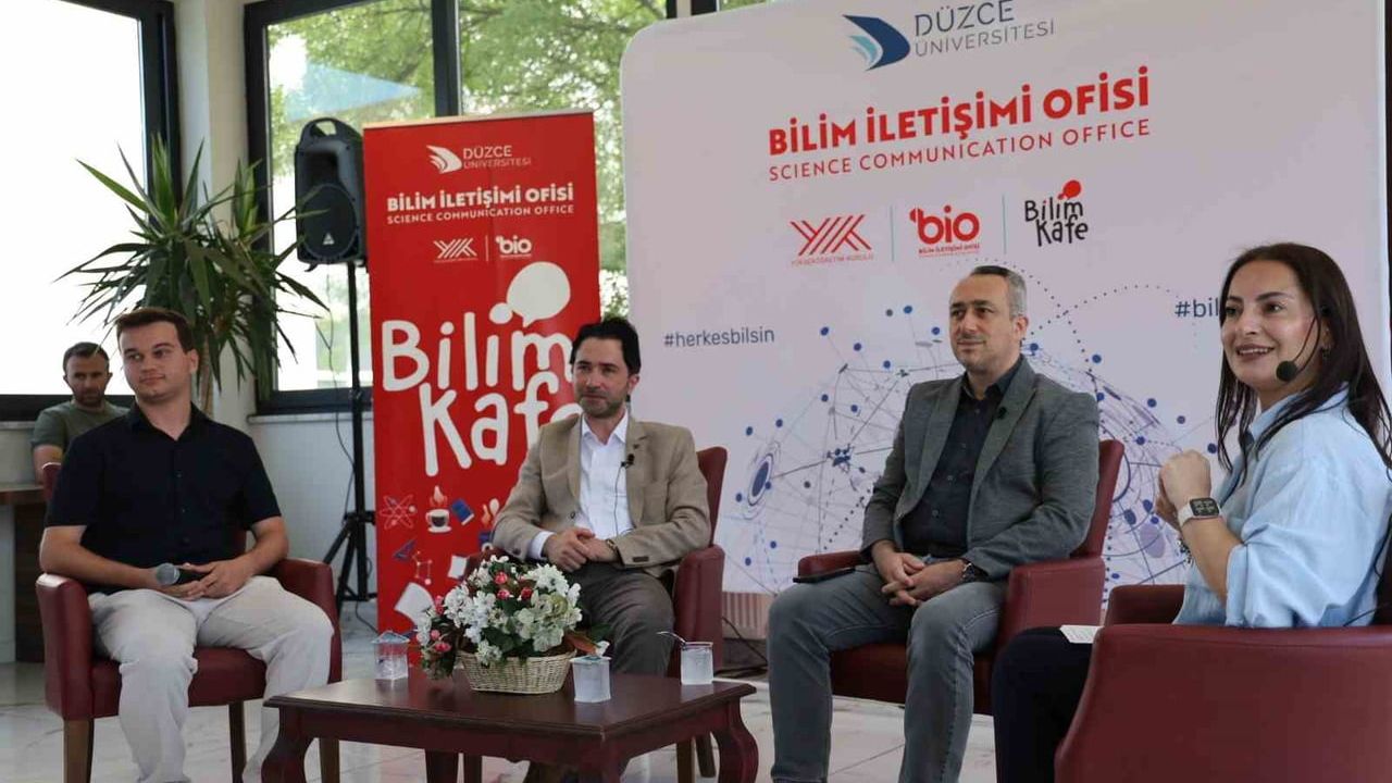 Bilim Kafe'de yapay zeka, eğitim ve kariyer konuşuldu