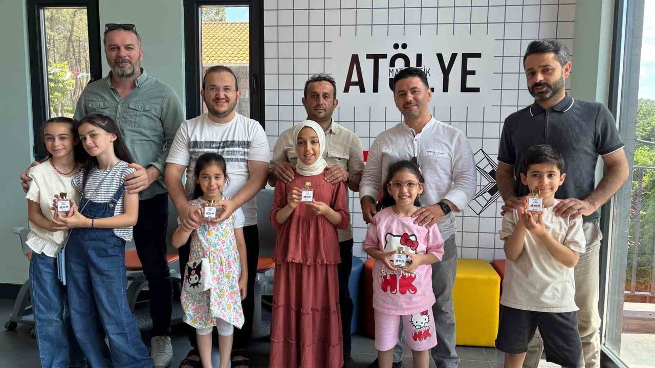 Bilim Ümraniye'de babalar ve çocuklar kendi parfümlerini tasarladı