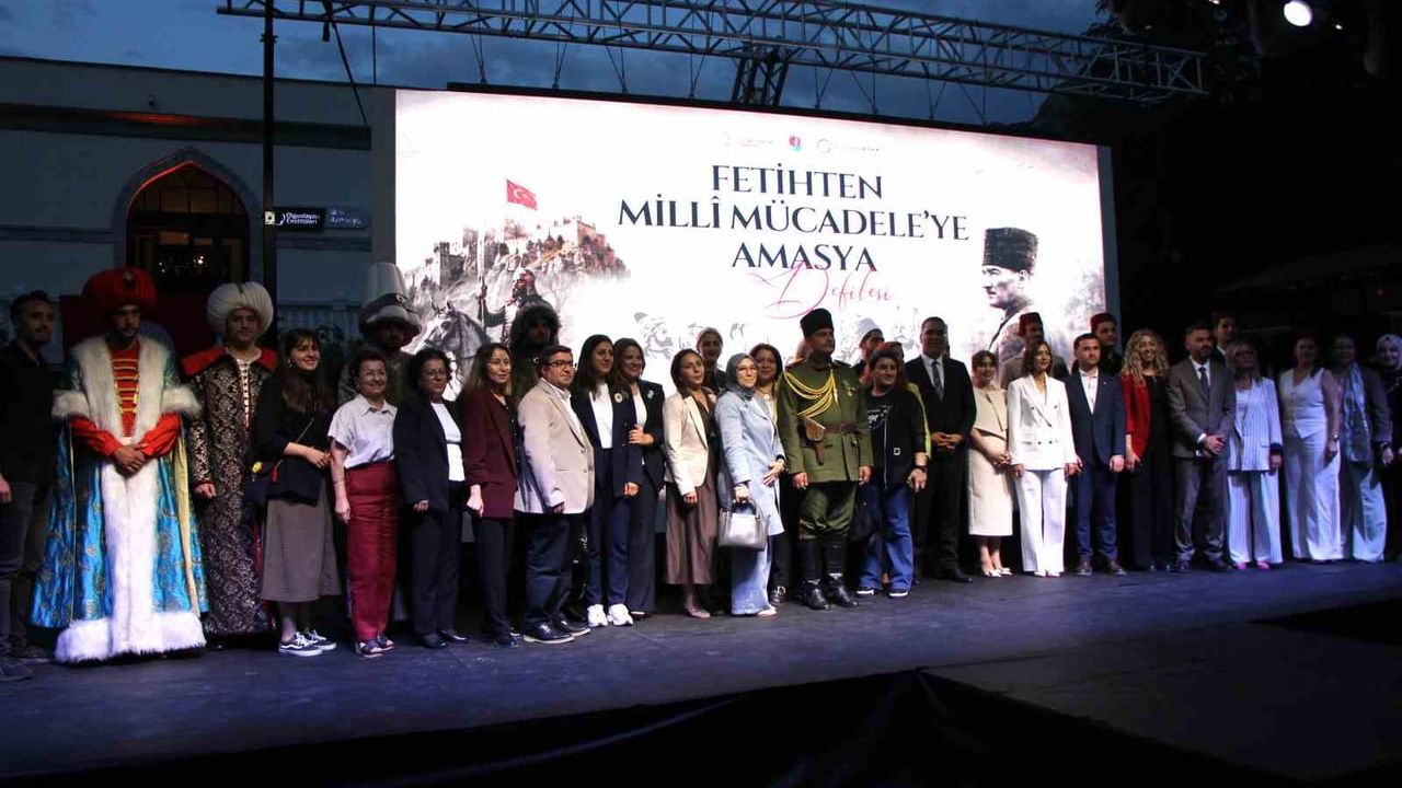 Bin yıllık kıyafetler defilede: 'fetihten milli mücadeleye Amasya'