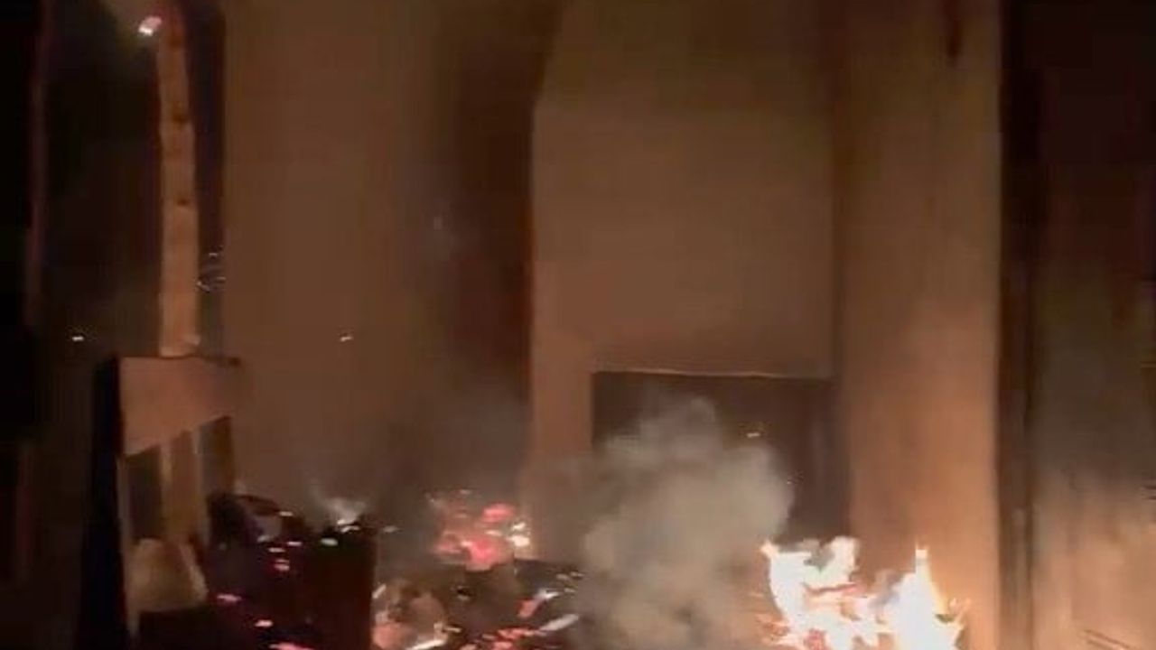 Bingöl'de arazide çıkan yangın müstakil eve sıçradı