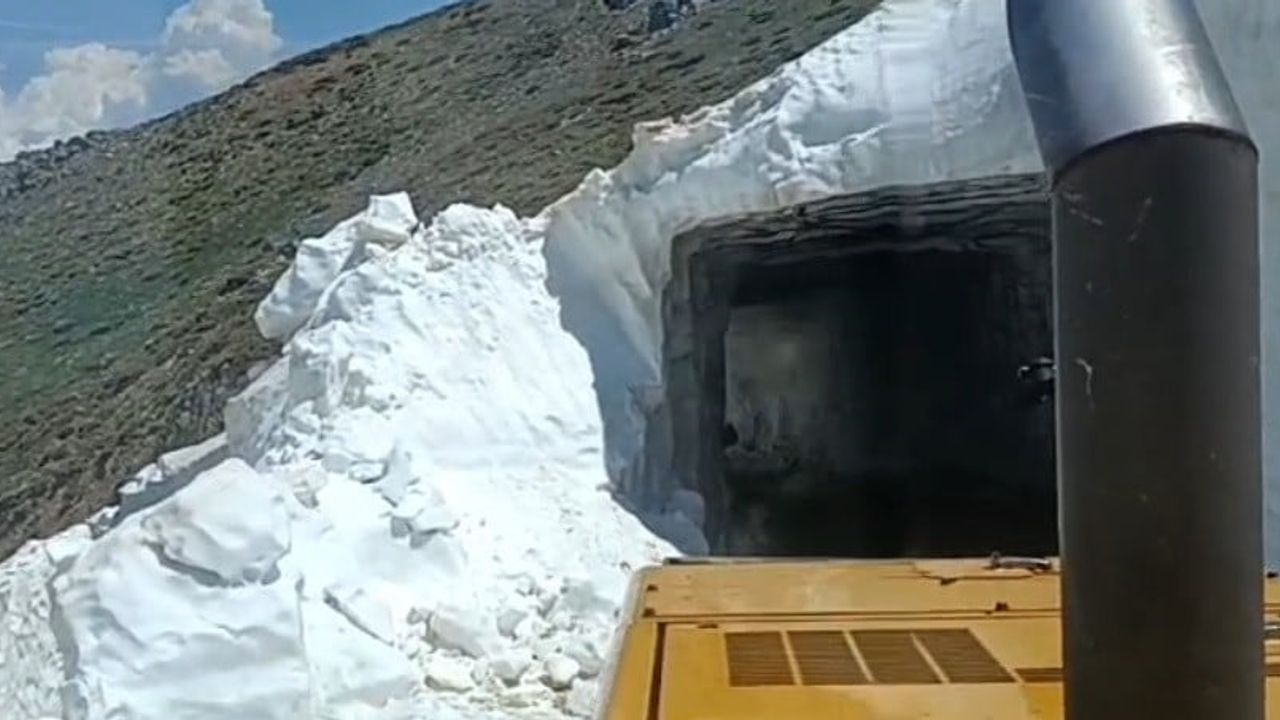 Bingöl Solhan'da Haziranda da Karla Mücadele: Kuştepe Mezrası Yolunda Çalışma Sürüyor
