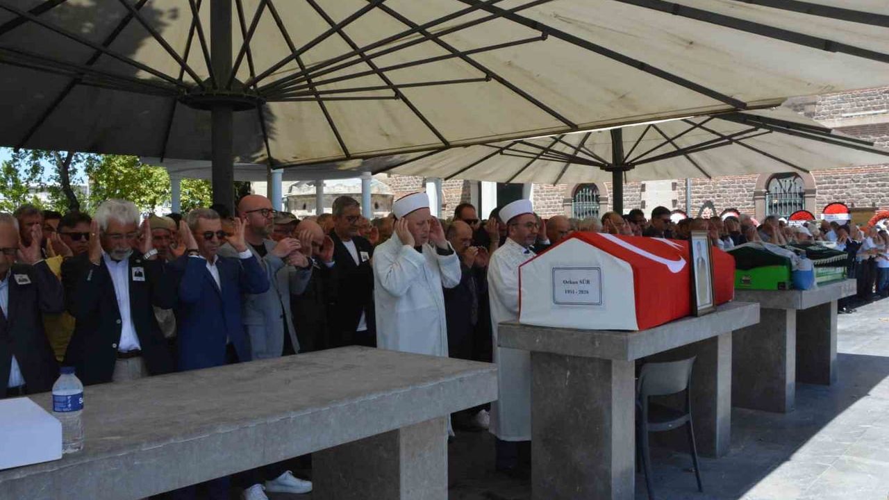 Bir cenaze, tek parti, iki genel başkan