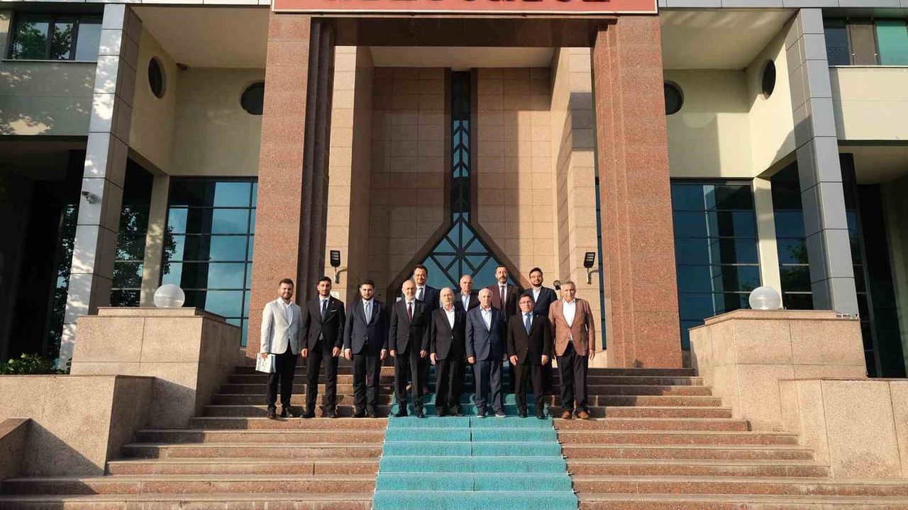 Birlik Vakfı Heyeti Balıkesir Üniversitesi Rektörünü Ziyaret Etti