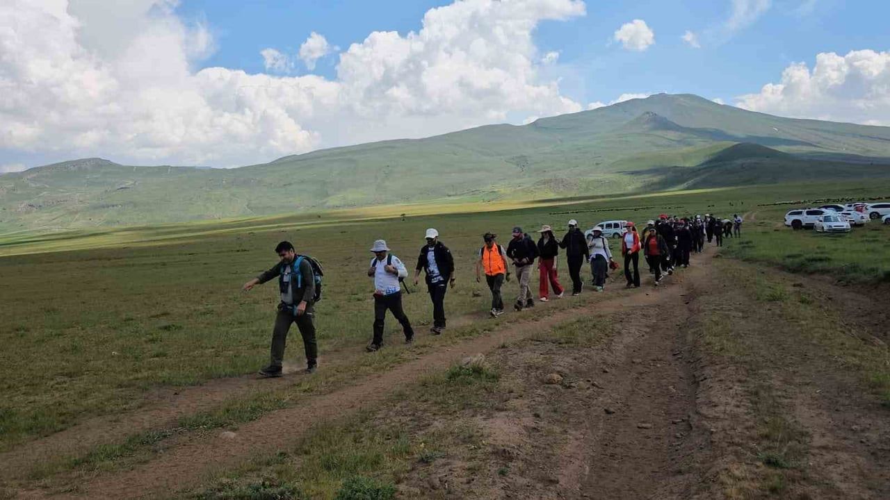 Bitlis'te Tatvan'da Van Gölü için farkındalık yürüyüşü