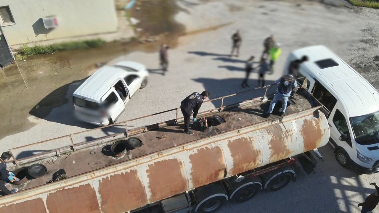 Bitlis'te yakıt tankerinde 30 düzensiz göçmen yakalandı