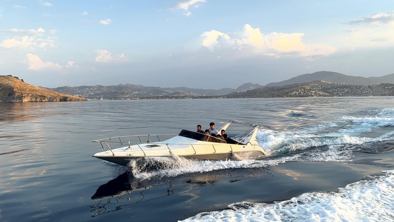 Bodrum açıklarında 18 düzensiz göçmen yakalandı, 2 şüpheli gözaltında