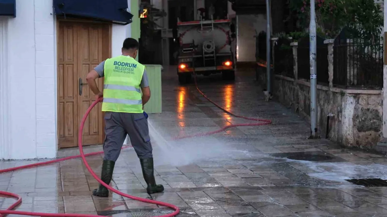 Bodrum Çarşı Mahallesi'nde kapsamlı temizlik
