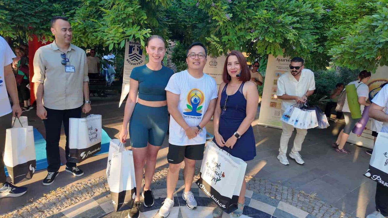 Bodrum’da 12. Uluslararası Yoga Günü etkinliği yoğun ilgi gördü