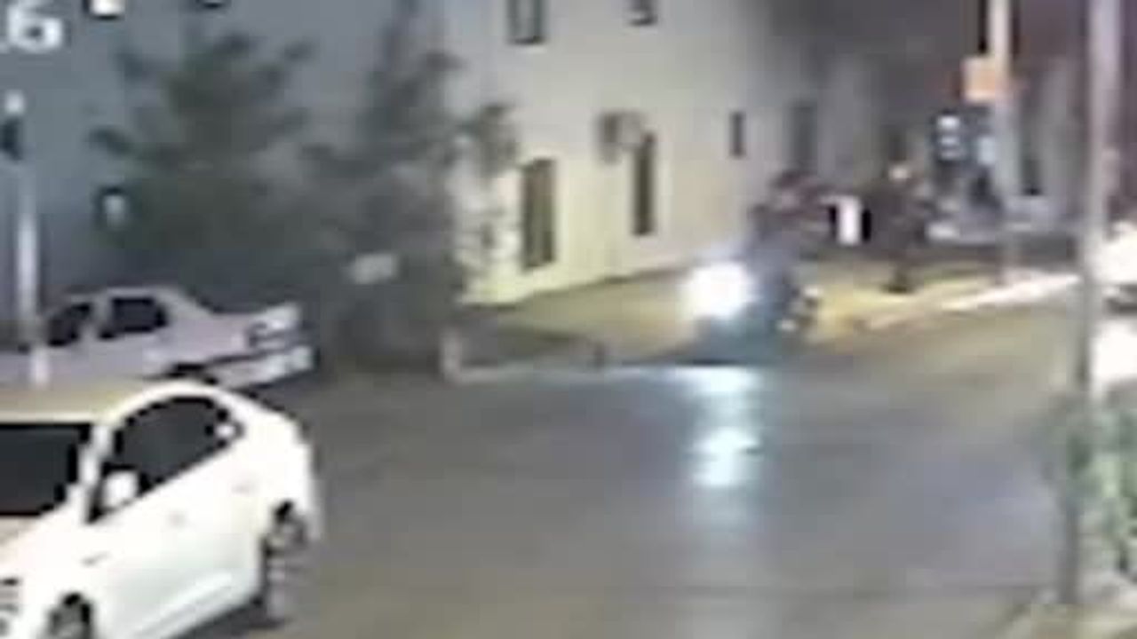 Bodrum'da uygulama noktasından kaçan ehliyetsiz sürücü polis ve motosikletliyi yaraladı
