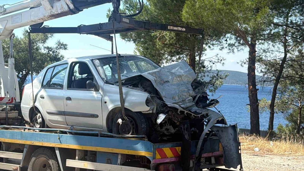 Bodrum'da virajı geçince karşı şeride geçen otomobil minibüsle çarpıştı: 7 yaralı